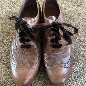 Born shoes in size 9